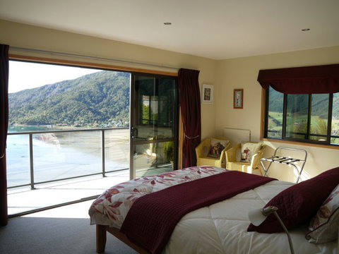 Okiwa Bay Lodge - Tourism Bookings NZ 4