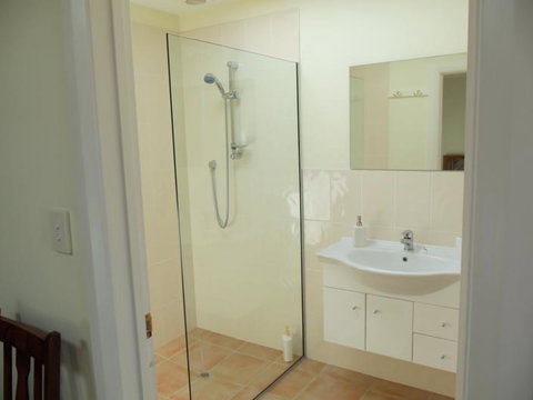 Pool House B&B - Tourism Bookings NZ 5