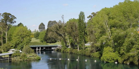 Riverside 2 Taupo Riverfront Apartment - Tourism Bookings NZ 2