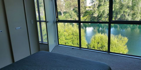 Riverside 2 Taupo Riverfront Apartment - Tourism Bookings NZ 4