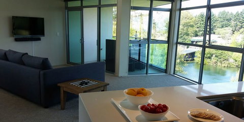 Riverside 2 Taupo Riverfront Apartment - Tourism Bookings NZ 6