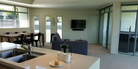 Riverside 2 Taupo Riverfront Apartment - Tourism Bookings NZ 7