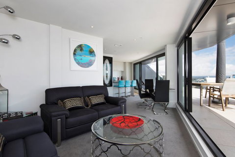 Penthouse Views - Auckland Holiday Apartment - Tourism Bookings NZ 3