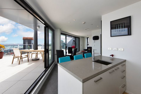 Penthouse Views - Auckland Holiday Apartment - Tourism Bookings NZ 5
