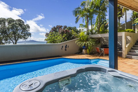 Beachside Holiday - Castor Bay Holiday Apartment - Tourism Bookings NZ 0