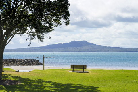 Beachside Holiday - Castor Bay Holiday Apartment - Tourism Bookings NZ 1