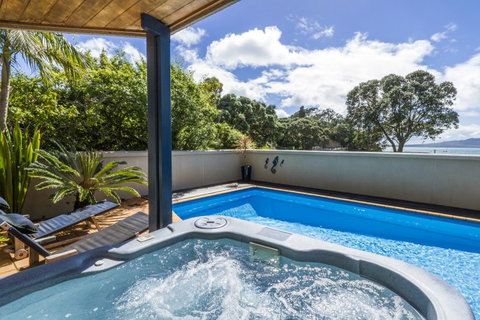 Beachside Holiday - Castor Bay Holiday Apartment - Tourism Bookings NZ 3