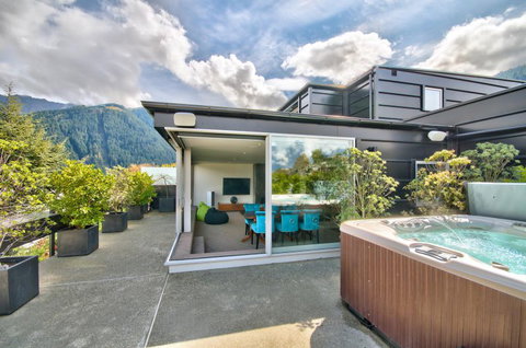 Penthouse On Hallenstein - Tourism Bookings NZ 0