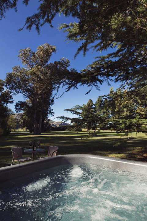 Jaydees Lavender Lifestyle. Self Contained Cottage. - Tourism Bookings NZ 7