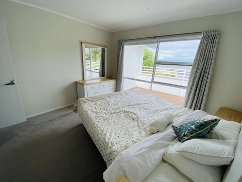 Sea View 2 Rooms Share Bathroom202-203 - Tourism Bookings NZ 3