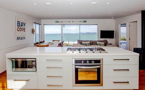Shoreside - Tutukaka Holiday Home - Tourism Bookings NZ 1