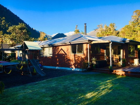Six Kamahi Guest House & Studio - Tourism Bookings NZ 2