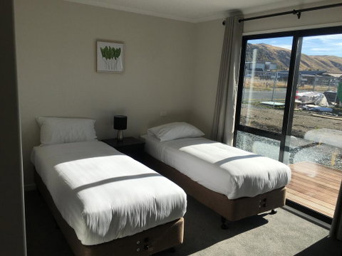 Snow Pine Apartment - Tourism Bookings NZ 3