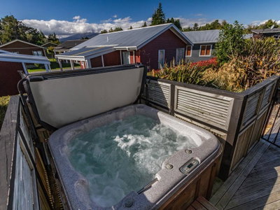 Snowmass Spa Escape - Ohakune Holiday Home