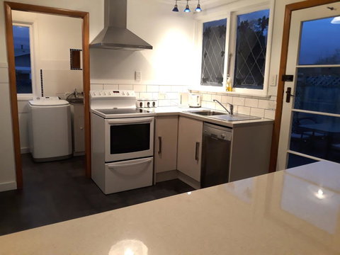 St Clair Holiday House - Tourism Bookings NZ 2