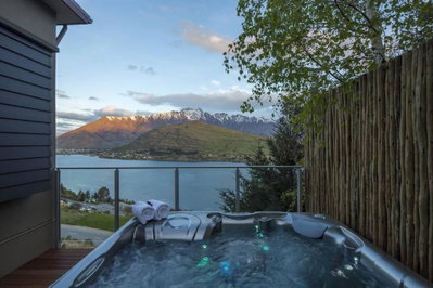 Stunning Views On Lake Wakatipu