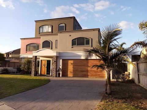 Sunbrae Sanctuary Three Bedrooms Ground Floor Only Not The Whole House - Tourism Bookings NZ 0