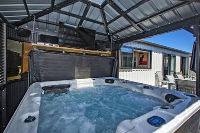 Sunnyside Retreat With Spa Pool - Mangawhai Holiday Home