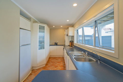 Sunshine Retreat - Pauanui Holiday Home - Tourism Bookings NZ 3