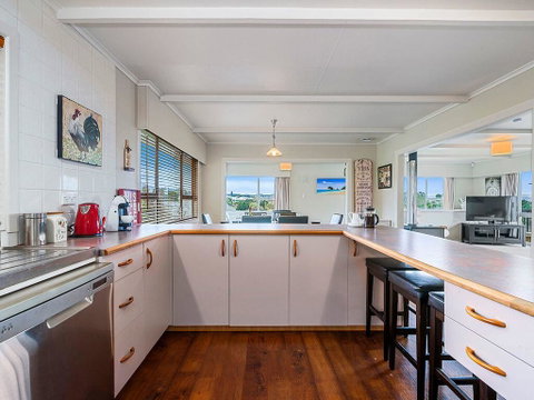 Taupo Panorama - Lake Taupo Holiday Home - Tourism Bookings NZ 2