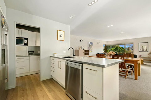 The Central Lookout - Wanaka - Tourism Bookings NZ 1