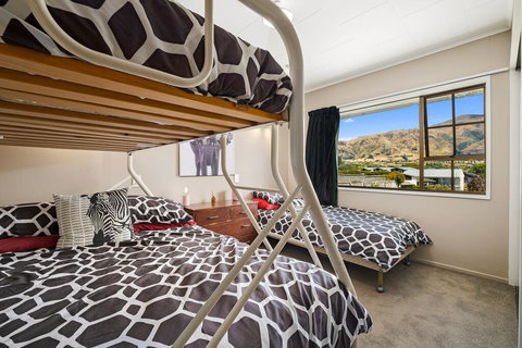 The Central Lookout - Wanaka - Tourism Bookings NZ 2