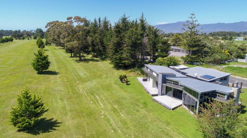 The Links Carters Beach Apartments - Tourism Bookings NZ 1