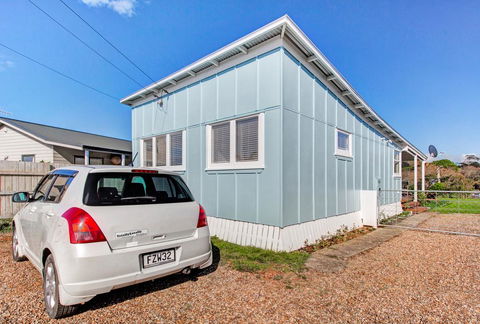 The Little Blue Bach - Tourism Bookings NZ 2