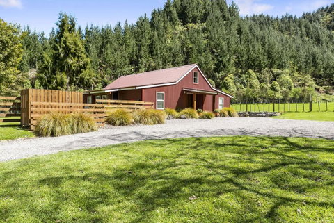 The Red Barn - Lake Okareka Holiday Home - Tourism Bookings NZ 0