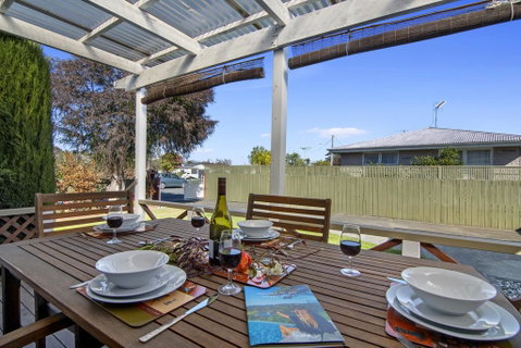 The Red House - Blenheim Holiday Home - Tourism Bookings NZ 2