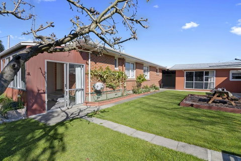 The Red House - Blenheim Holiday Home - Tourism Bookings NZ 0