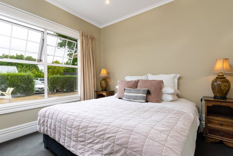The White Swan Hotel - Tourism Bookings NZ 0