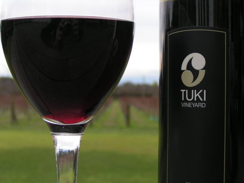 Tuki Vineyard Cottage - Tourism Bookings NZ 1