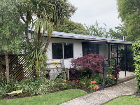 Twin Oaks Quiet Cottage - Tourism Bookings NZ 1