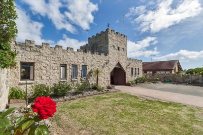 Unique Castle In Auckland