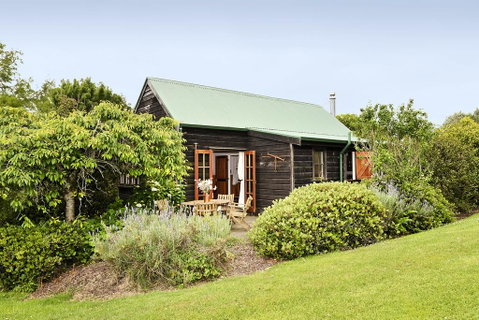 Vineyard Cottages - Kumeu - Tourism Bookings NZ 0