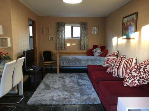 Wanaka Cosy And Warm - Tourism Bookings NZ 3