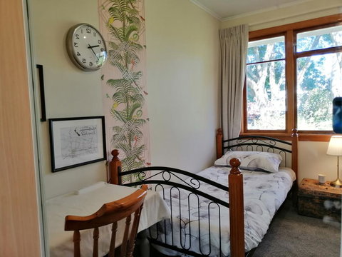 The Happy Local  Vineyard View House Free Bikes - Tourism Bookings NZ 2