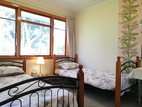 The Happy Local  Vineyard View House Free Bikes - Tourism Bookings NZ 0