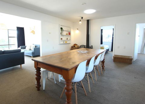 1 - Delightfully Fresh, Private Home Close To Town - Tourism Bookings NZ 3