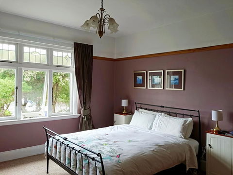 100 Year Old English Character House - Tourism Bookings NZ 0