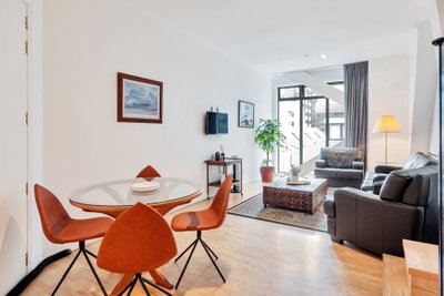 1BR City Apartment W/ FREE PARKING For 2 Cars