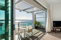 1BR Princes Wharf Apartment with Fabulous Views