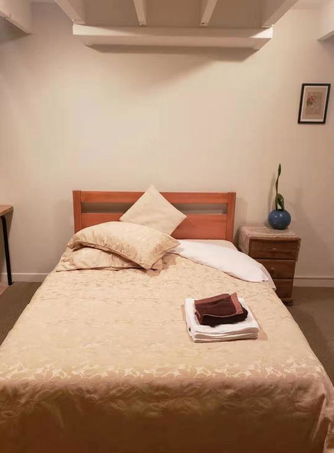25 Glenfell Place - Serviced Studio - Tourism Bookings NZ 3