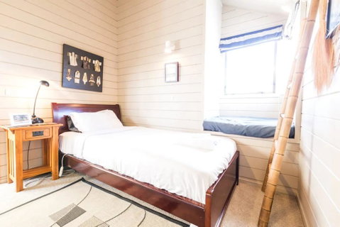 3 Bedroom Home With Harbour Views - Tourism Bookings NZ 3