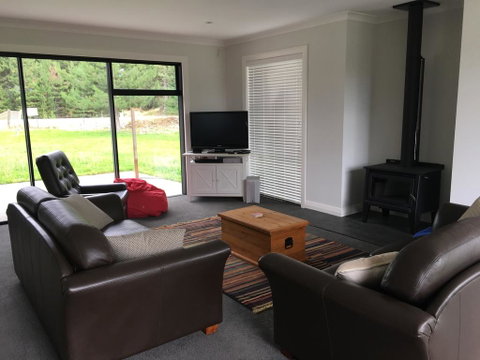 4 Bedroom On North West Arch - Free Wifi - Tourism Bookings NZ 3