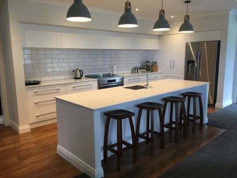 4 Bedroom On North West Arch - Free Wifi - Tourism Bookings NZ 0