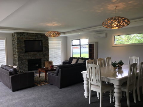 4 Bedroom On North West Arch - Free Wifi - Tourism Bookings NZ 2