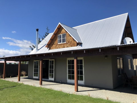 4 Season Retreat - Tourism Bookings NZ 0