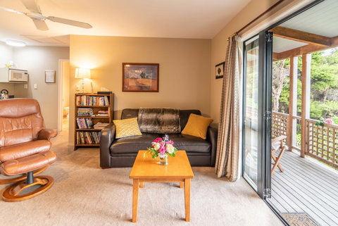 Akaroa Cottages Overton - Akaroa Holiday Cottage - Tourism Bookings NZ 1